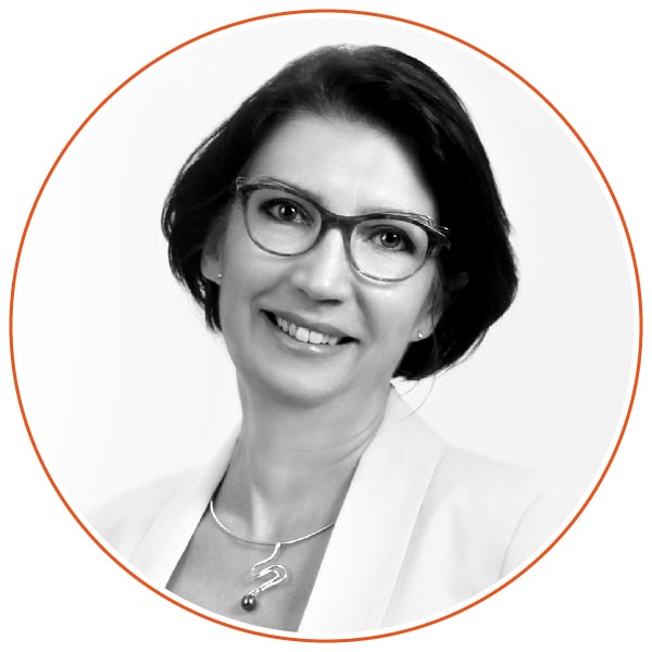 Pascale-Martz-Portrait-Home-Staging-Experts-Mobile_Plan de travail 1