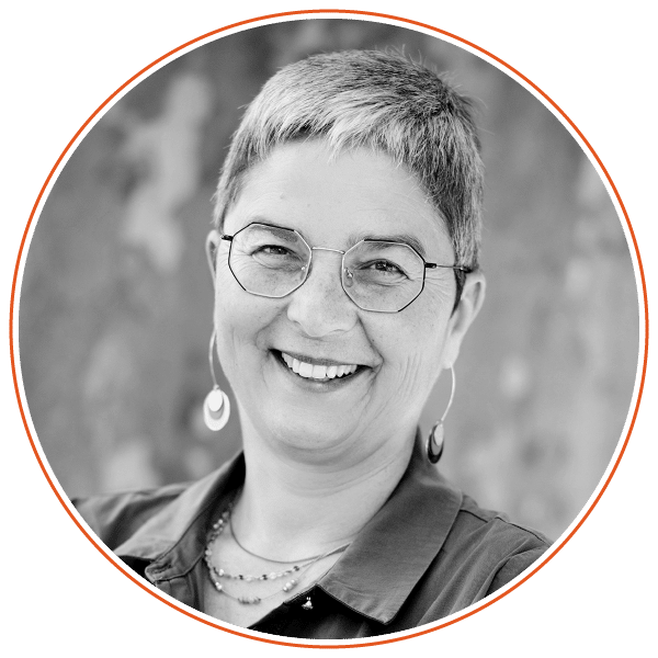 Portrait-Home-Staging-Experts-Nadine-Vericel-New-Round-Mobile